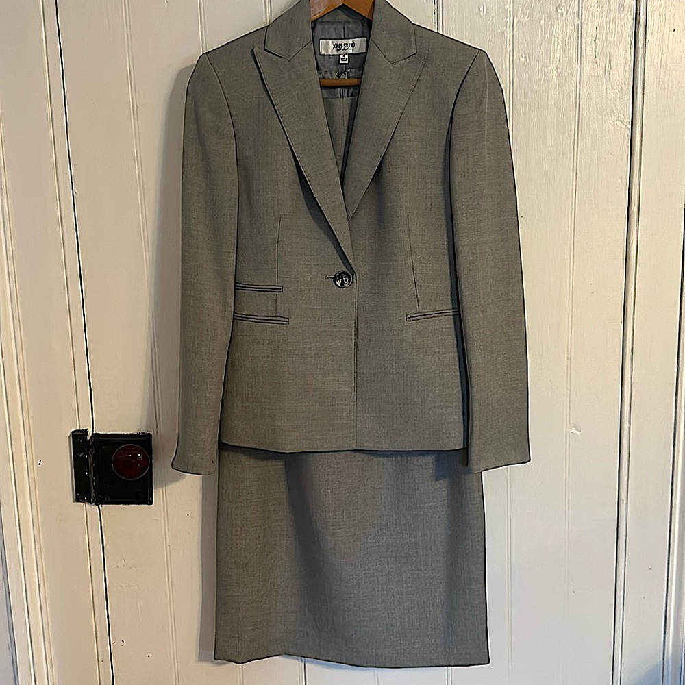 Jones Studio Gray Women's Skirt Suit Blazer Jacket Set